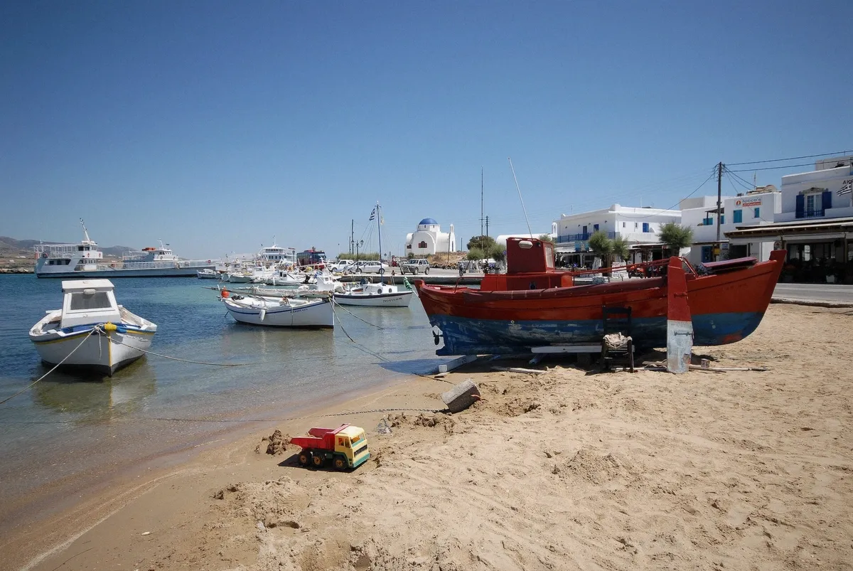 Fishing boats in the harbour of Antiparos near the kaiki cruise routes